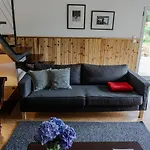 فندق Forest Living 4*