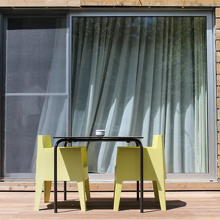 מלון Forest Living