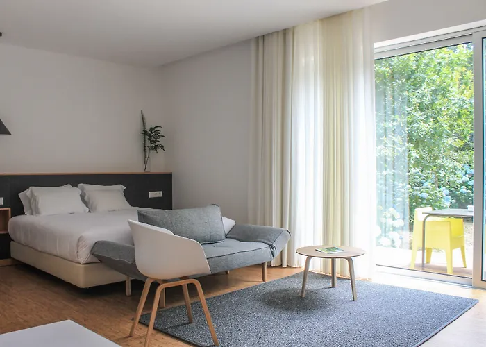 מלון Forest Living 4*